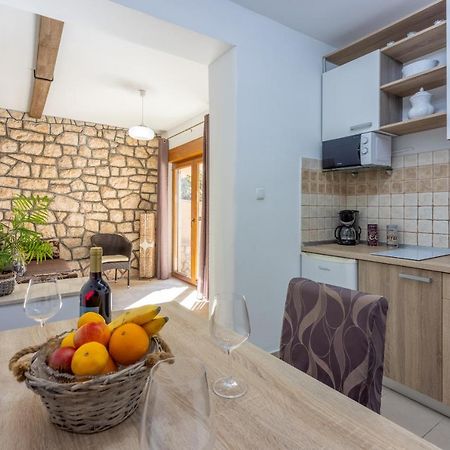Apartmani Anita ドラマリ エクステリア 写真
