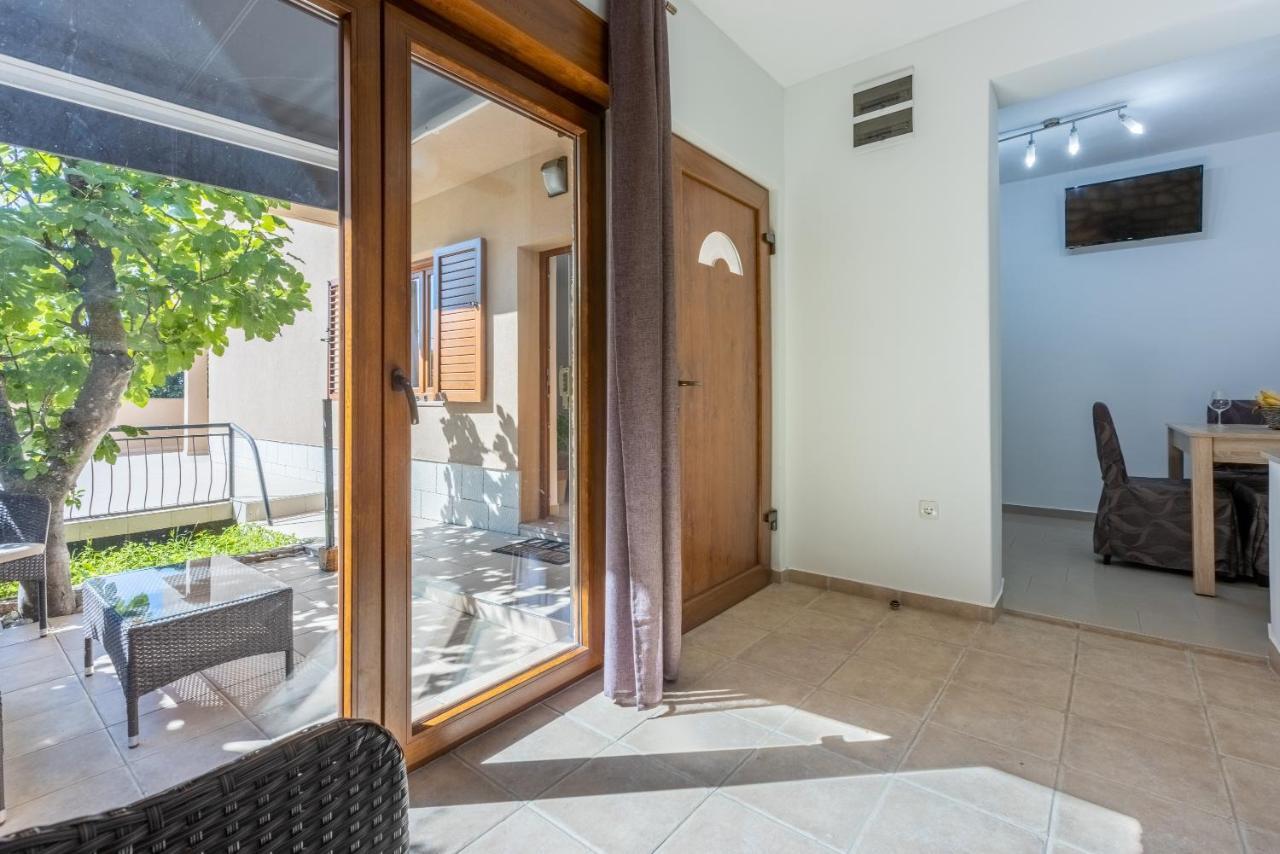 Apartmani Anita ドラマリ エクステリア 写真