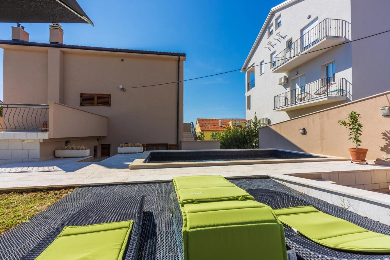 Apartmani Anita ドラマリ エクステリア 写真
